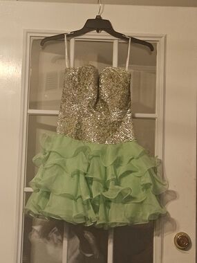 Sparkling Women's Green Ruffle Party Dress
